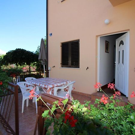 Apartment Liliana Near Beach Poreč Exteriör bild
