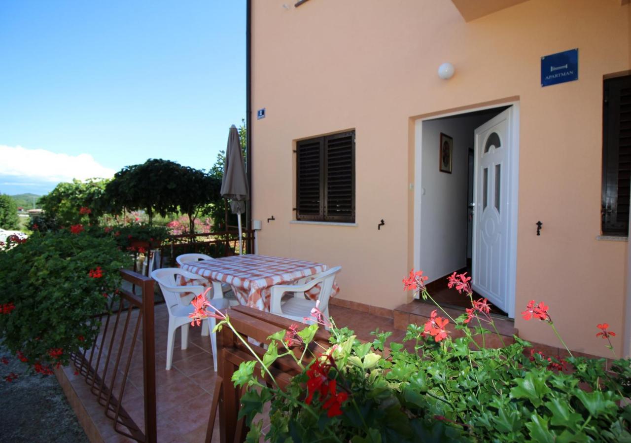 Apartment Liliana Near Beach Poreč Exteriör bild