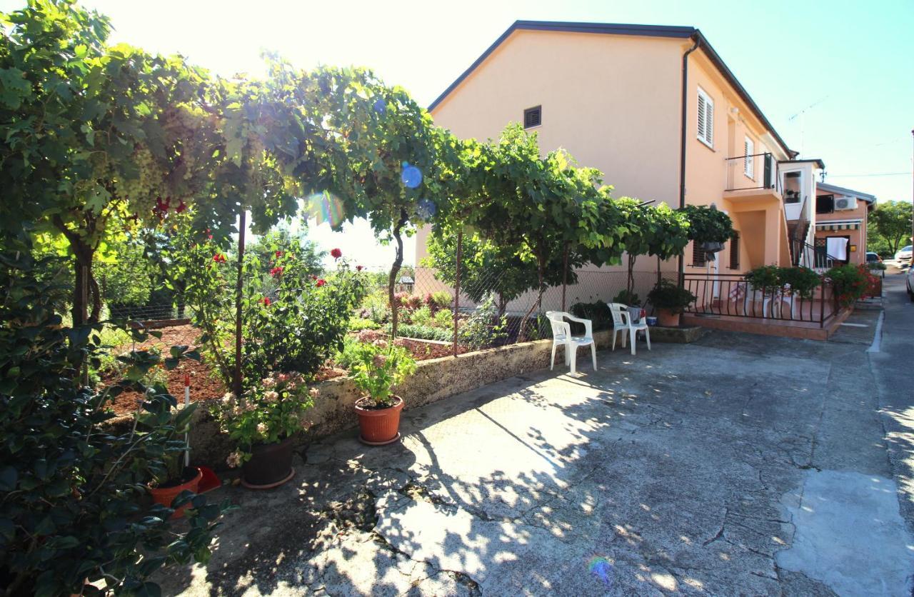 Apartment Liliana Near Beach Poreč Exteriör bild