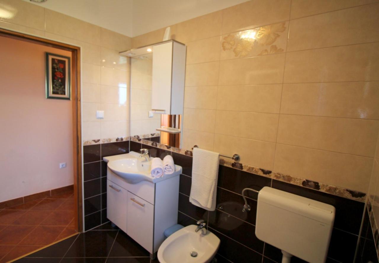 Apartment Liliana Near Beach Poreč Exteriör bild